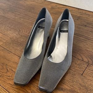 Vtg Stuart Weitzman silver block‎ heel